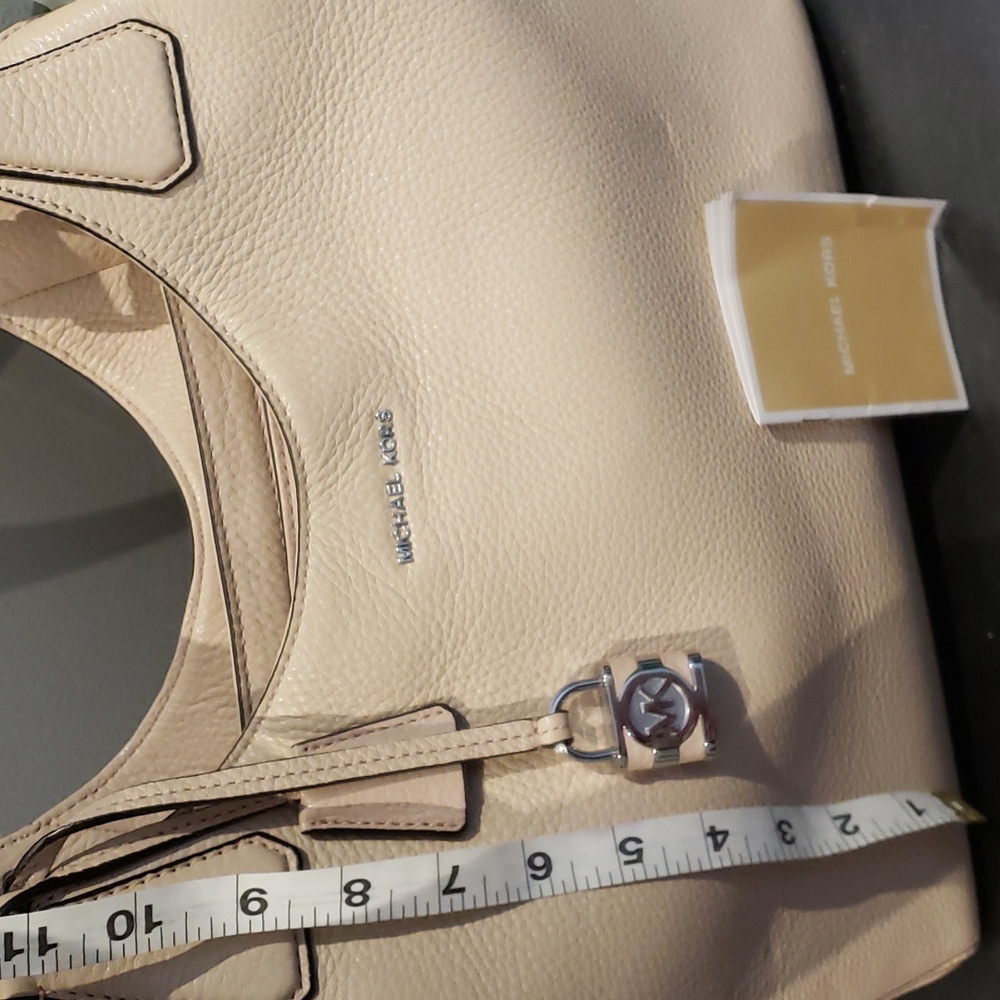 ❣️💫MARK DOWN 💫❣️Michael Kors cream Bag - Picture 10 of 13